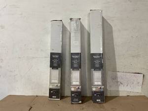 lot 238 image: LOT OF 3 Faux Wood Blinds