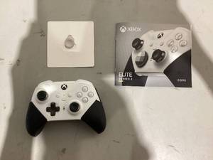 lot 407 image: Microsoft Bluetooth Elite Series 2 Core Controller