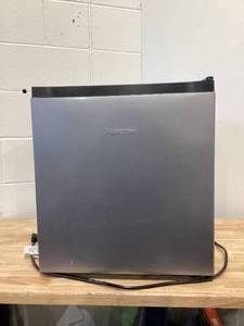 lot 487 image: Hisense 1.6 cu. ft. Compact Refrigerator Silver, Standard 17.5 Width, 1 Year Warranty, Energy Star Certified, Low Noise, WMS017M6XVE