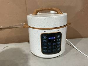 lot 391 image: Pioneer Woman 6 Qt Pressure Cooker