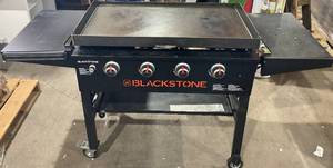 lot 200 image: Blackstone Original 4-Burner 36 Propane Omnivore Griddle with Hard Cover