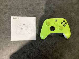 lot 569 image: Microsoft Xbox Wireless Controller