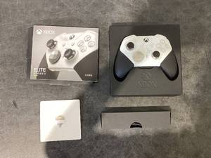 lot 572 image: Microsoft Xbox Elite Series 2 Wireless Controller