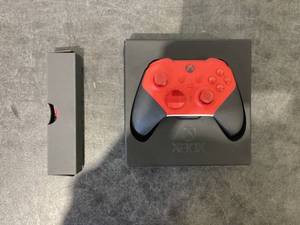 lot 576 image: Microsoft Xbox Elite Series 2 Wireless Controller