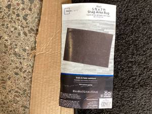 lot 597 image: Mainstays Traditional Solid Black Shag Indoor Area Rug