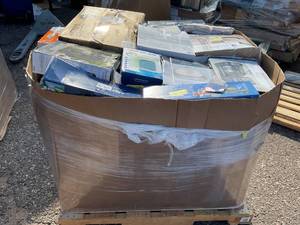 lot 785 image: Wholesale Pallet of Assorted Miscellaneous Items