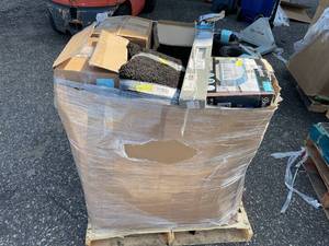 lot 786 image: Wholesale Pallet of Assorted Miscellaneous Items