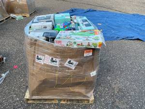lot 788 image: Wholesale Pallet of Assorted Miscellaneous Items