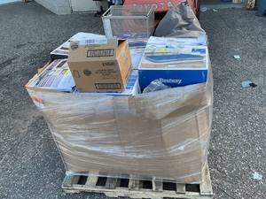 lot 789 image: Wholesale Pallet of Assorted Miscellaneous Items
