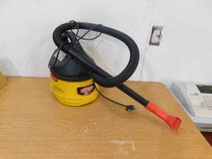 lot 39 image: Stinger shop vac