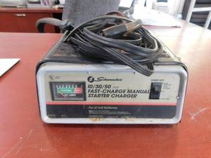 lot 43 image: 12v. battery charger