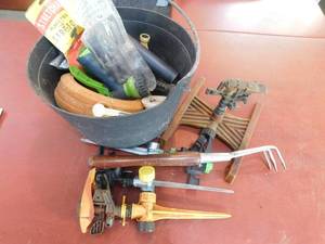 lot 46 image: Lawn lot--Sprinklers, and lawn hand tools