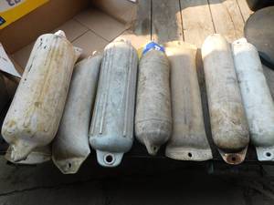 lot 55 image: Lot of 8 Dock Edge Boat bouys