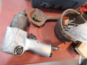 lot 66 image: Lot of air tools, melting pot and tool box