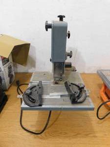 lot 79 image: Delta Bench Saw