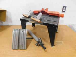lot 82 image: Craftsman router Table