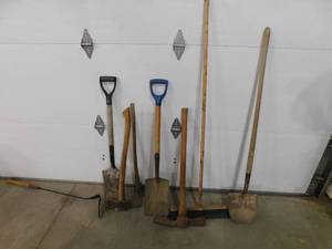 lot 103 image: Long Handle Tool Lot