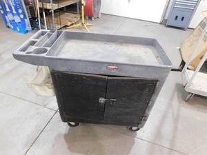 lot 137 image: Rubbermaid Workshop cart