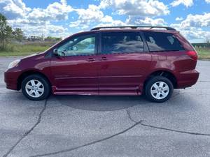 lot 16I image: 2005 Toyota Sienna CE 7 Passenger