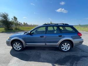 lot 16C image: 2009 Subaru Outback 2.5I Special Edition - AWD - 2 OWNERS