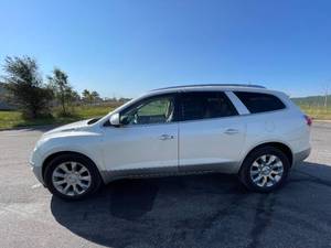 lot 17M image: 2010 Buick Enclave CXL - 2 OWNERS - AWD