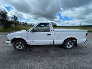 lot 16P image: 1998 Chevrolet S-10 LS - 2 OWNERS