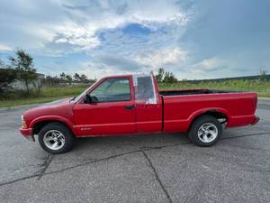 lot 21 image: 2000 Chevrolet S-10