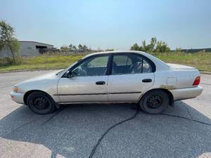 lot 19H image: 1994 Toyota Corolla DX