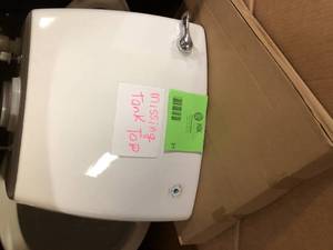 lot 21 image: Delta Foundations 2-Piece 1.28 GPF Single Flush Round Toilet in White missing tank Top customer return see pictures