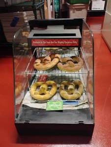 lot 19 image: PRETZEL DISPLAY CASE WITH LIGHTS