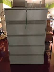 lot 13 image: HON 5 DRAWER LATERAL FILE CABINET