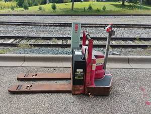lot 39 image: KALMAR ELECTRIC RIDE ON PALLET JACK