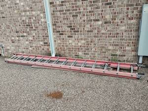 lot 41 image: WERNER 32FT FIBERGLASS EXTENSION LADDER