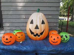 28 light up Pumpkin blow mold with...