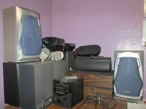 Massive lot of bookshelf speakers p...