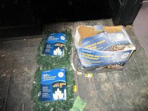 (2) 50ft lighted garland with The l...