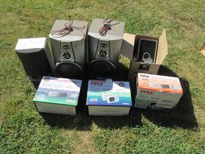 Lot of Pyle 200w peak power speaker...