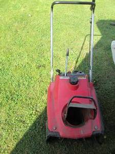 Honda HS35 gas powered Snowblower (...