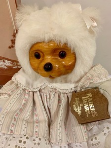 lot 76 image: Vintage 1988 Robert Raikes Sweet Sunday Collection Bear with COA