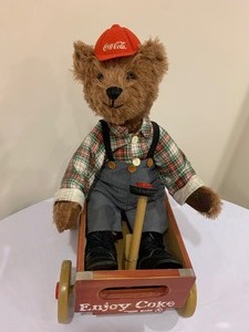 lot 80 image: Vintage Coca Cola Wagon and Cubby Bear Franklin Mint Heirloom Collectible