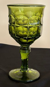 lot 43 image: Nine Vintage LE Smith Avocado Green Tiara Colonial Goblets
