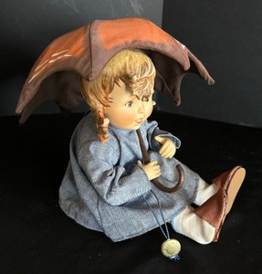 lot 47 image: Vintage Hummel Umbrella Girl Figurine