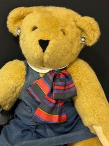 lot 203 image: The Vermont Teddy Bear Company Jointed Teddy Bear