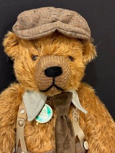 lot 127 image: Hermann Professor Higgins Jointed Bear  Hermann Professor Higgins Bear 1998 Ltd 17 Vintage Jointed Teddy Bear