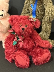 lot 126 image: Three Artisan Crafted Jointed Teddy Bears including an Artisan Bear by Joan Woessner