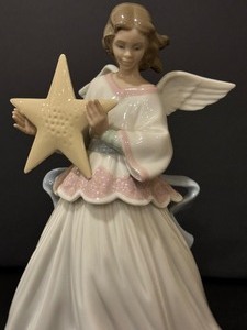 lot 132 image: Lladro Angel of the Stars Figurine 06132