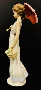 lot 52 image: Lladro Garden Classic Porcelain Figure No. 7617