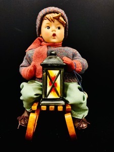 lot 53 image: The Danbury Mint Ride Into Christmas Doll Kontroll