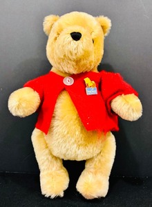 lot 58 image: Vintage GUND Disney Classic Winnie The Pooh Plush Bear Walt Disney Collection Society