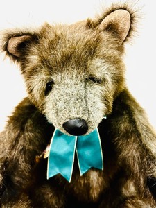 lot 186 image: ADORABLE Gund Commemorative Bear Style 1898